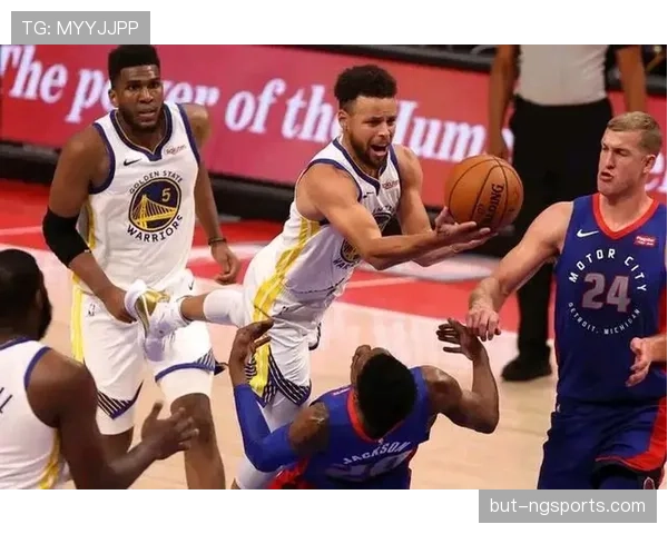 挡拆吸引防守，格林少单打为库里拉开空位提升三分效率